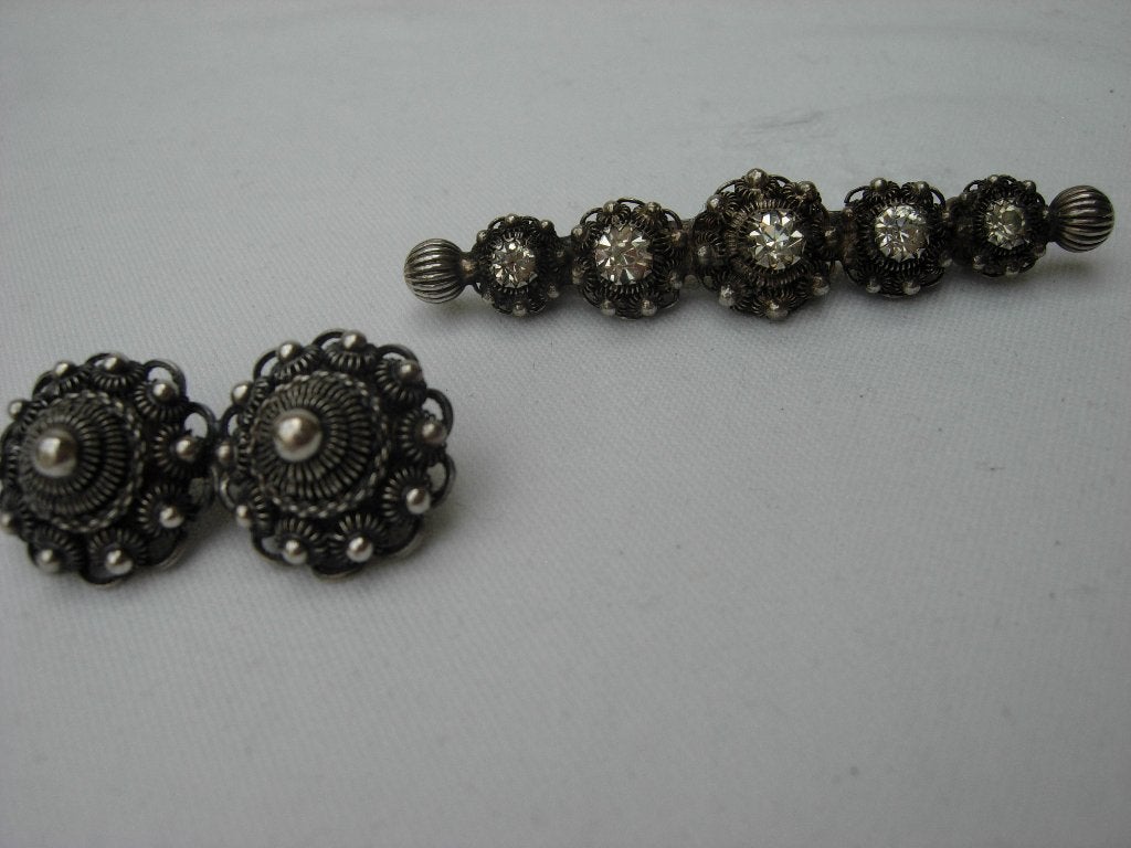 TWEE ZILVEREN ZEEUWSE BROCHES, Verzenden, Zilver, Broche