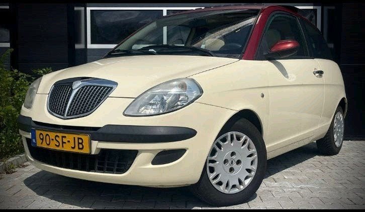 Lancia Ypsilon 1.4 16V 2005 Two Tone rood /wit, Auto's, Lancia, Voorwielaandrijving, 40 €/maand, 400 kg, Overige kleuren