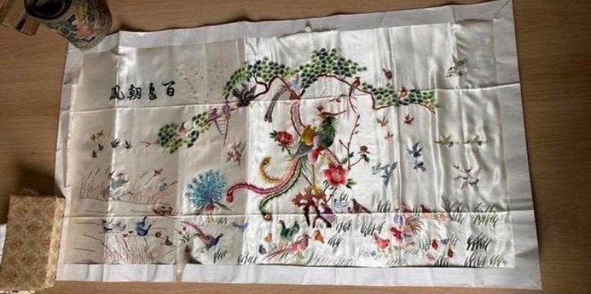 Groot chinees borduurwerk, Antiek en Kunst, Antiek | Kleden en Textiel, Ophalen of Verzenden