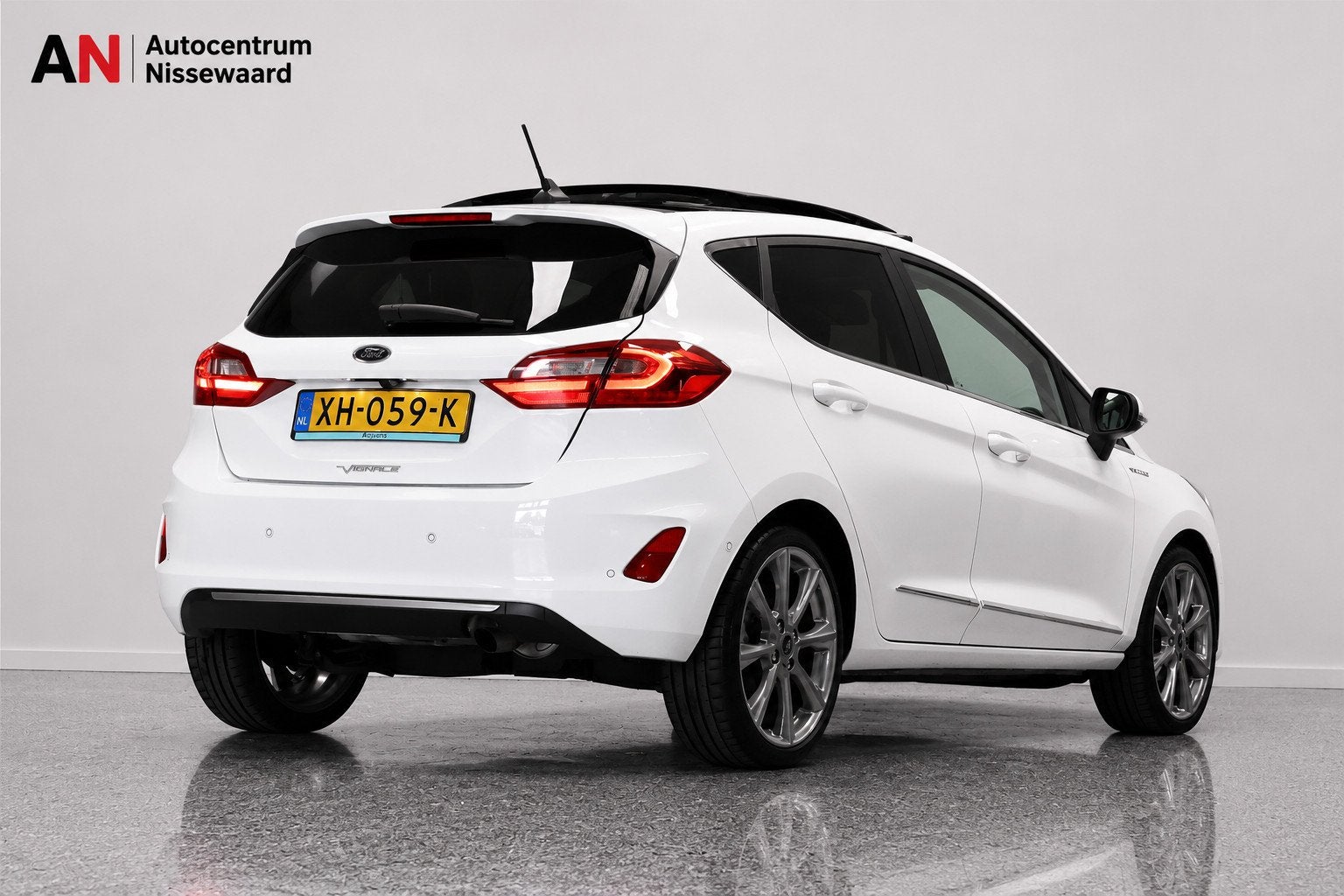 Ford Fiesta 1.0 EcoBoost Vignale |Panorama|Stoel-Stuur verwm, Voorwielaandrijving, 125 pk, Gebruikt, Euro 6