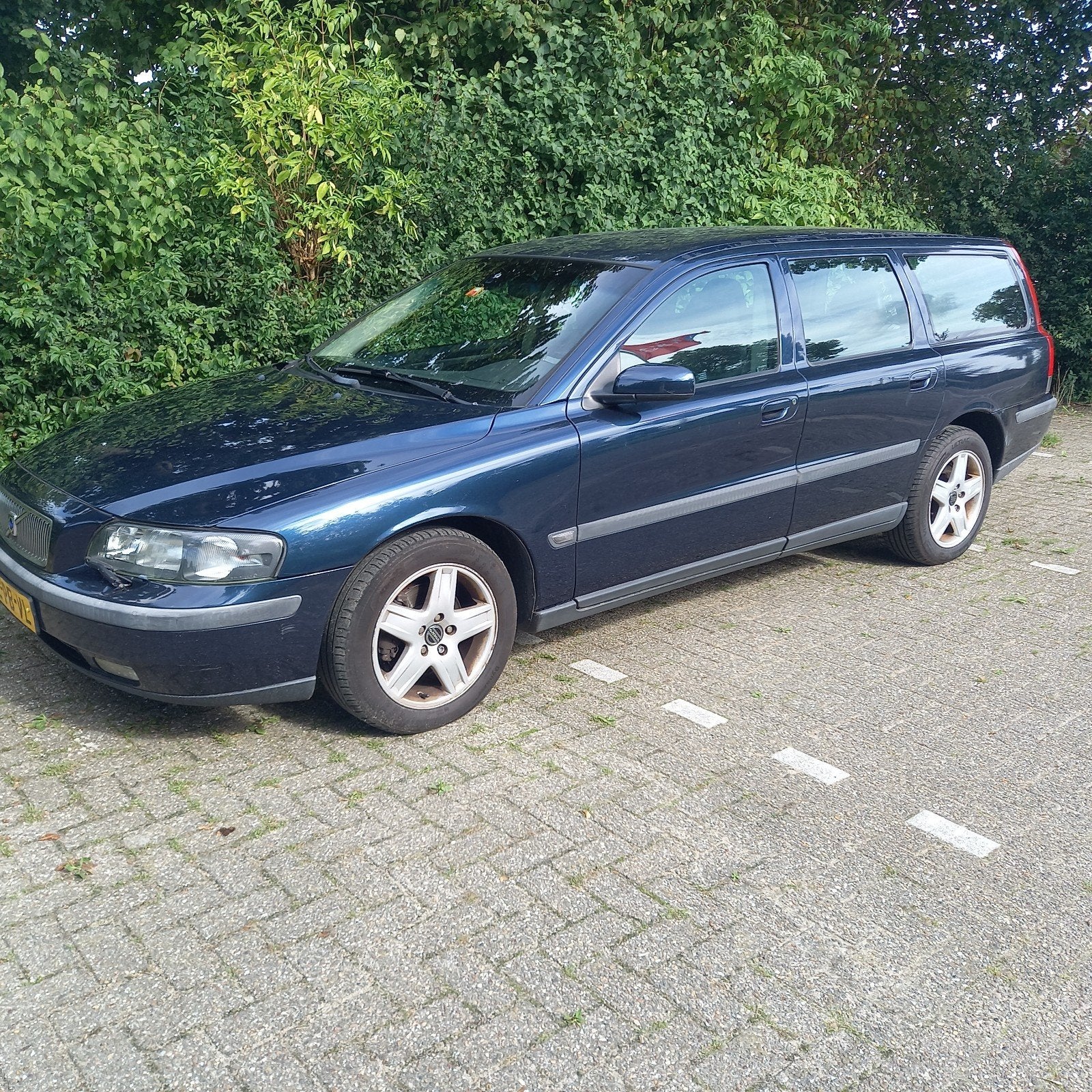 Volvo V70 2.4 170PK AUT 2004 Blauw CARBAGERUN, Auto's, 1556 kg, 1800 kg, Blauw, Stationwagon