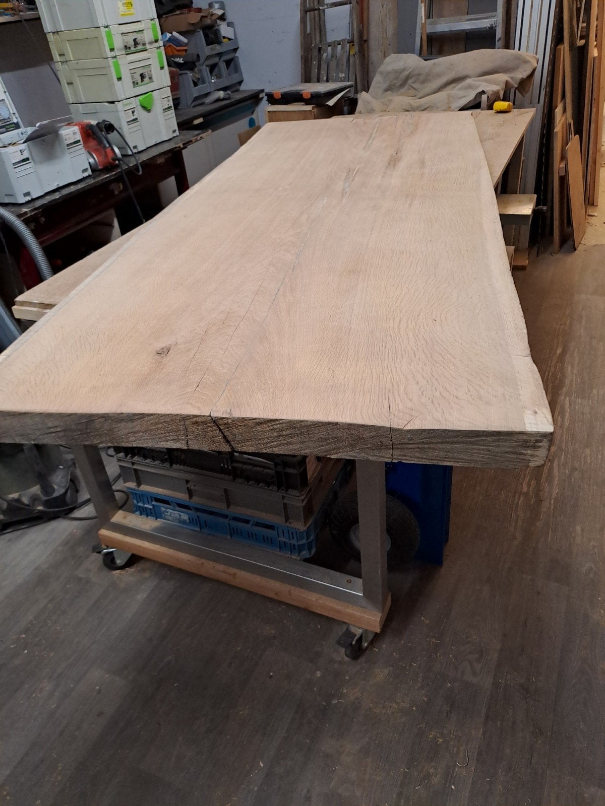 Foto 6 van Zware Eiken Boomstam Tafel - 210x88/84cm, 6cm blad
