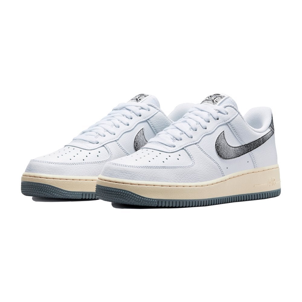 Nike Air Force 1 '07 LX "50 Years of Hip-Hop" - Maat 44, Ophalen of Verzenden, Zo goed als nieuw, Schoenen