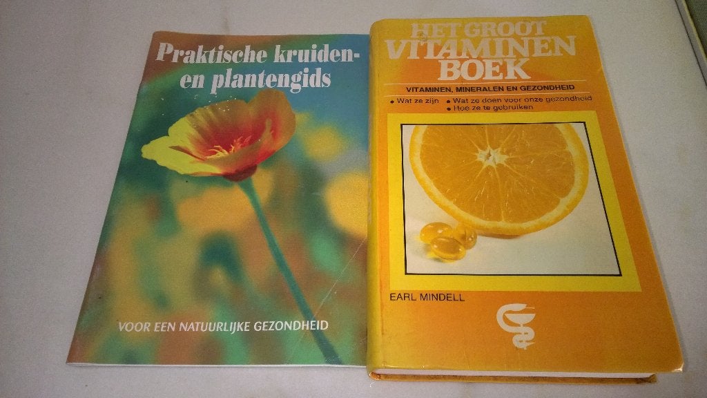 Groot vitaminen boek& Practische kruiden en planten gids, Boeken, Ophalen of Verzenden, Zo goed als nieuw, Kruiden en Alternatief