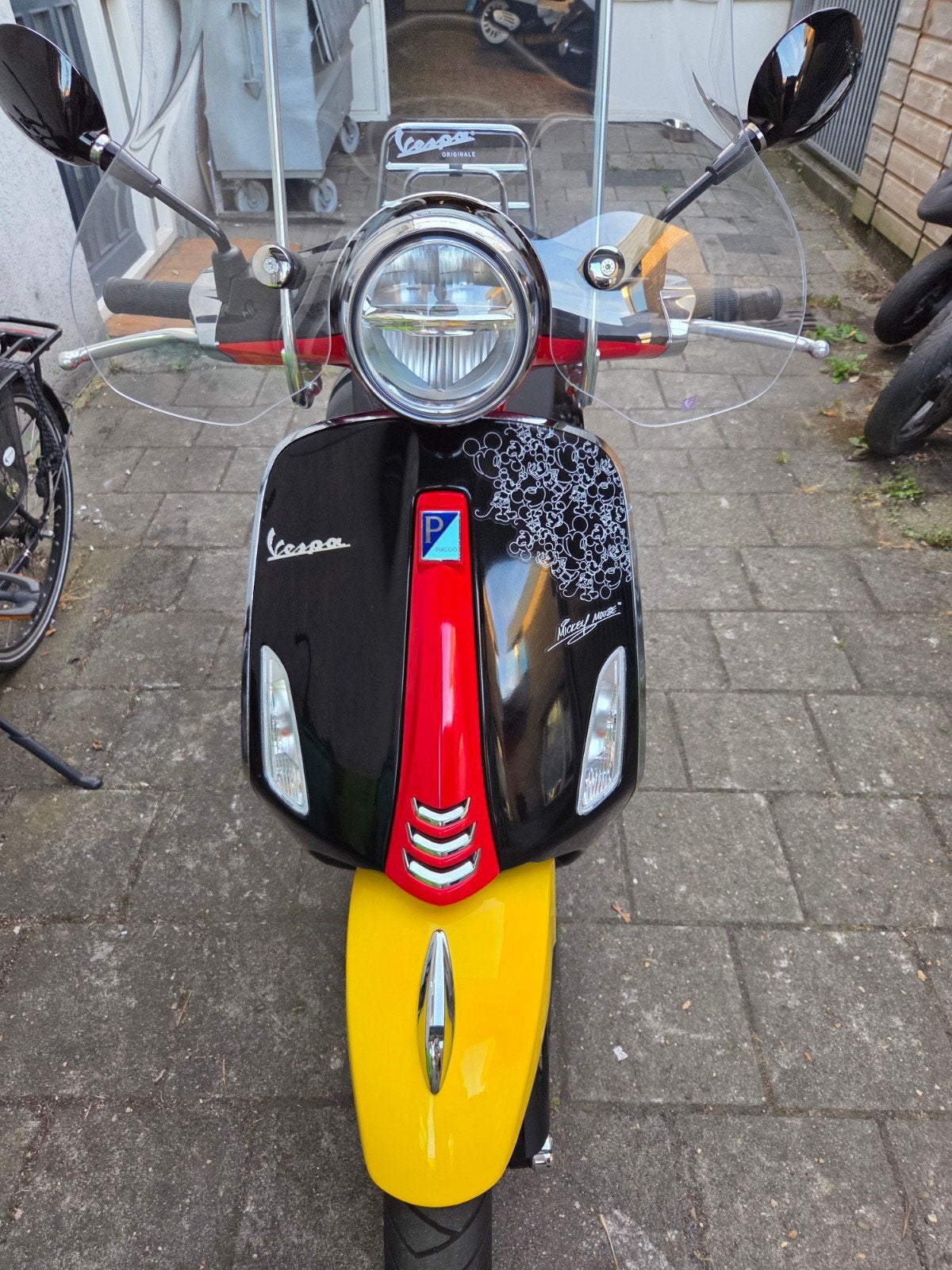 Vespa Primavera 25 km e5 Disney zo goed als nieuw, Fietsen en Brommers, Overige modellen, Ophalen of Verzenden, Zo goed als nieuw