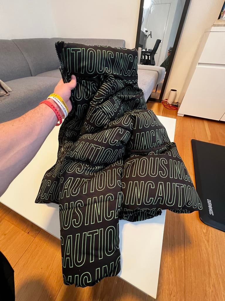 Zara Puffer Jacket met 'Incautious' print, Ophalen of Verzenden, Zo goed als nieuw, Maat 48/50 (M), Zwart