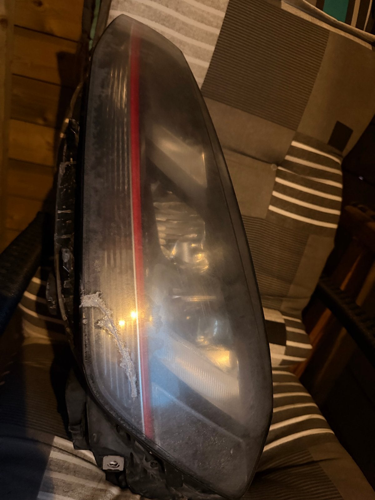 Foto 2 van VW Golf 7 GTI Koplamp (dof, scheurtje, waterdicht)