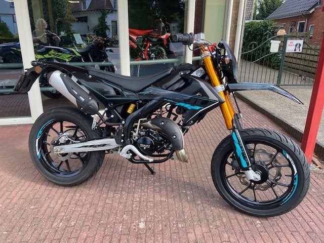 Rieju mrt pro s.m black edition, 6 versnellingen, Aprilia, Derbi, Rieju en Yamaha cross, Maximaal 45 km/u, Ophalen of Verzenden
