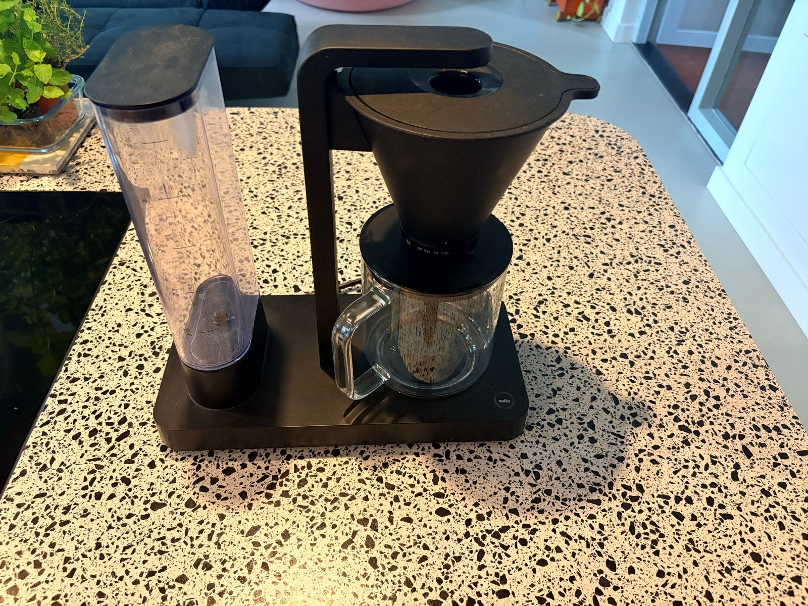Wilfa Svart Pour Over Koffiezetapparaat - Zwart, Witgoed en Apparatuur, Afneembaar waterreservoir, Koffiemachine, Gemalen koffie