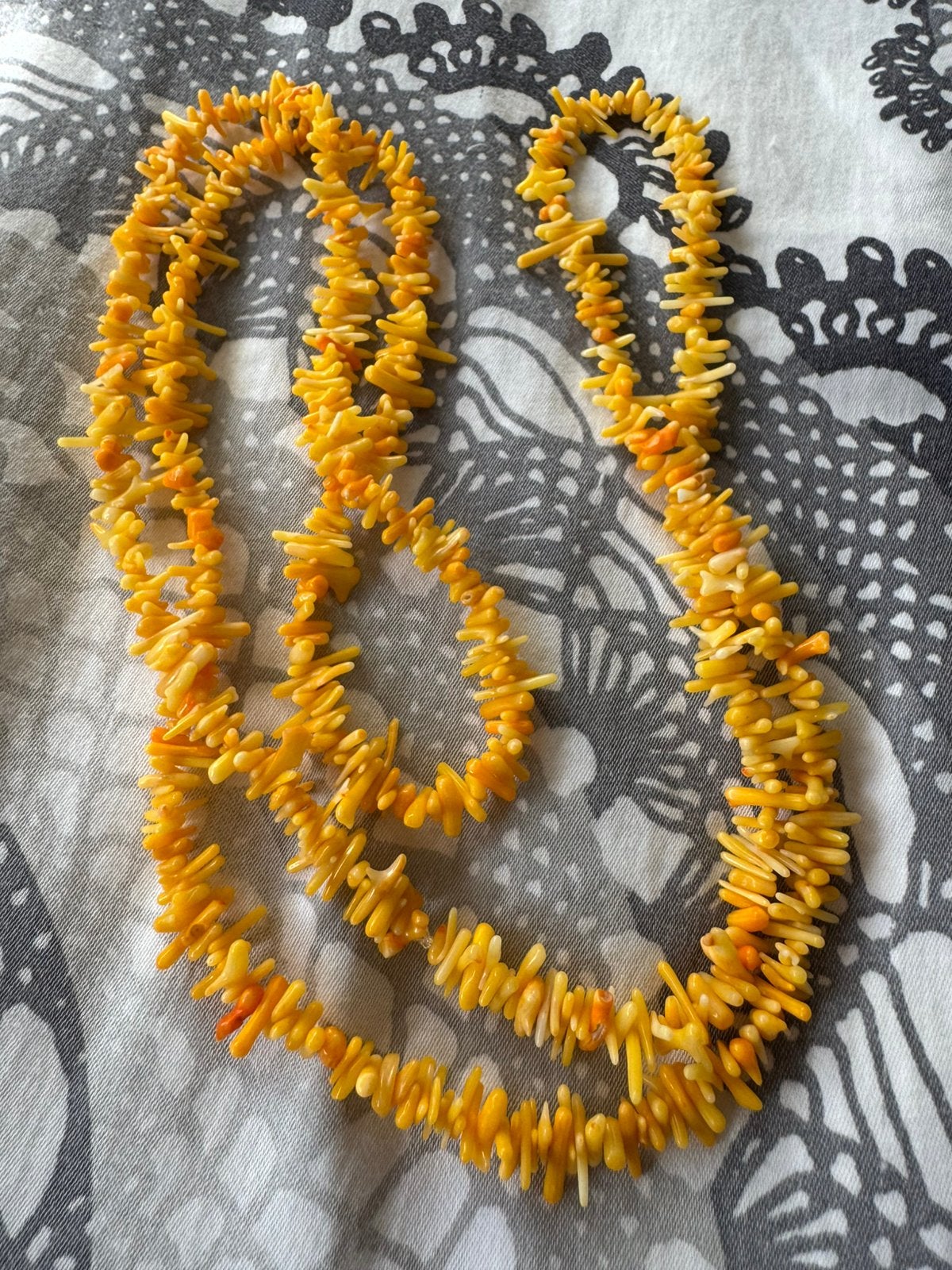 Vintage lange ketting koraal, Sieraden, Tassen en Uiterlijk, Kettingen, Ophalen of Verzenden, Zo goed als nieuw, Geel, Steen of Mineraal