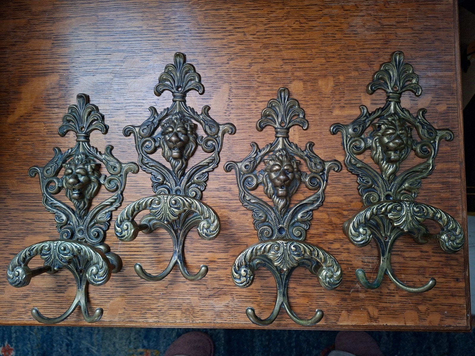 Set van 4 antieke messing kapstokhaken met leeuwenkop, Overige materialen, Gebruikt, Wandhaken, Ophalen of Verzenden