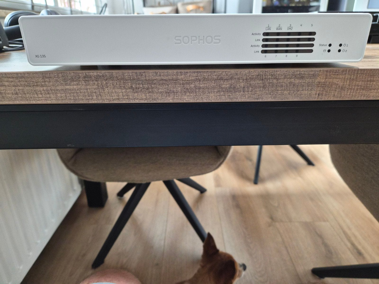 Sophos XG 135 rev 3 Firewall Router - Zo goed als nieuw, Computers en Software, Routers en Modems, Ophalen of Verzenden