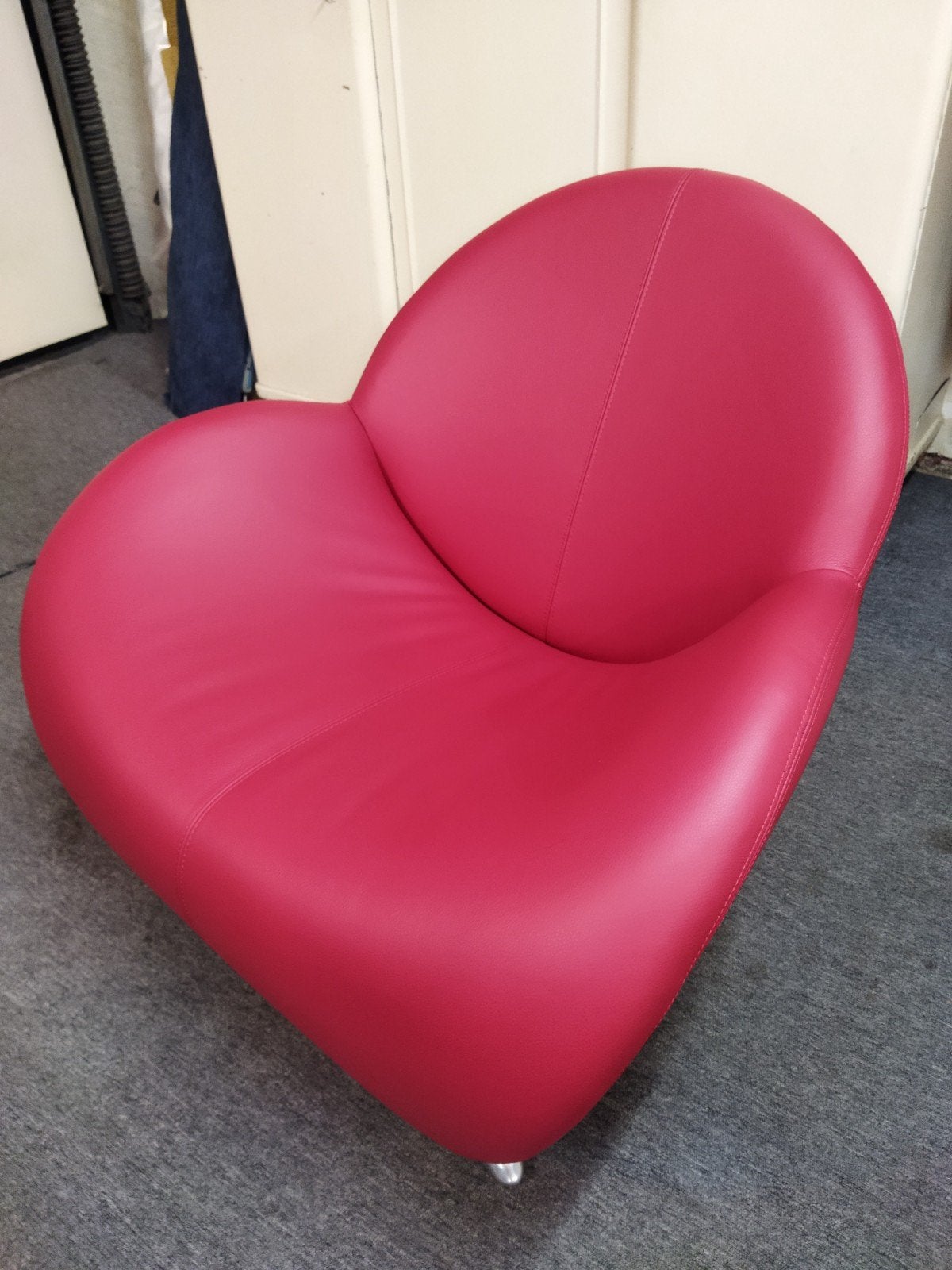 Nieuwe Leolux Papageno fauteuil in rood leder., Huis en Inrichting, Fauteuils, Ophalen of Verzenden, Zo goed als nieuw, 50 tot 75 cm