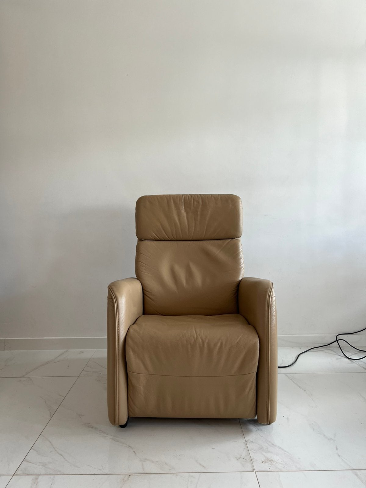 Hukla elektrische sta op fauteuil, Ophalen, Minder dan 75 cm, Leer, Zo goed als nieuw