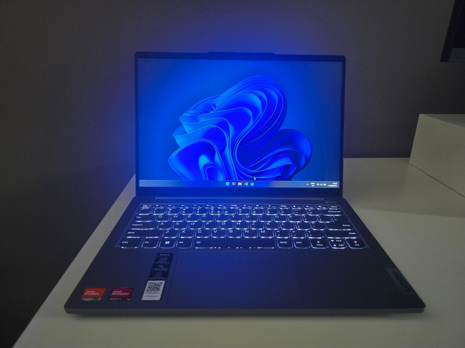 Lenovo IdeaPad Pro 14" Ryzen 7840HS 32GB RAM 512GB SSD, Computers en Software, Windows Laptops, Ophalen of Verzenden