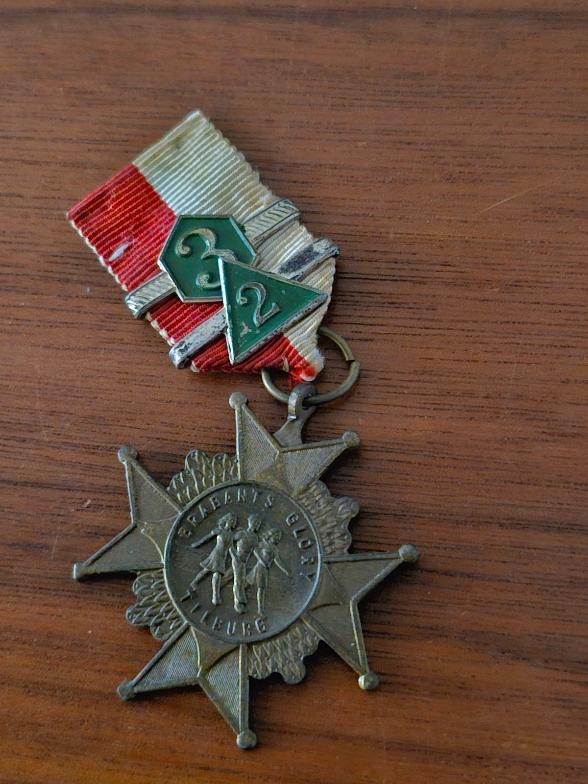 153 Oude Medaille Brabants Glory Tilburg met Lint, Ophalen of Verzenden