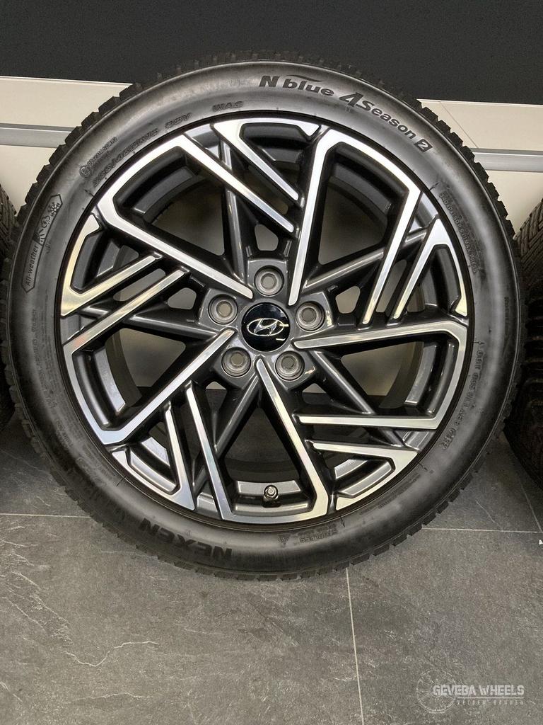 18” originele Hyundai Kona velgen + allseason banden 5x114.3, Auto-onderdelen, Banden en Velgen, 18 inch, Gebruikt, -, -