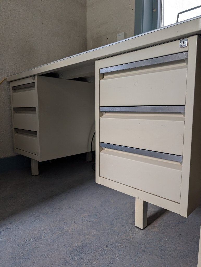 Vintage stalen 6-laden bureau, Ophalen, Overige typen, Gebruikt, 150 cm