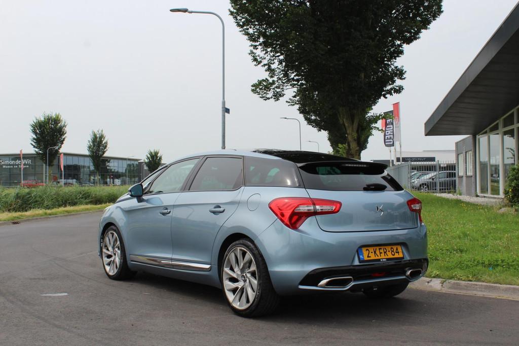 Citroen DS5 200pk Sport Chic | DENON | PANORAMA | TREKHAAK |, Auto's, Voorwielaandrijving, Euro 5, 15 km/l, Gebruikt