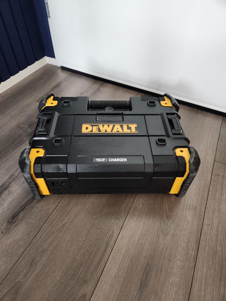 Dewalt Bouwradio met Accu - Robuust en Krachtig, Ophalen of Verzenden, Gebruikt, Bouwradio