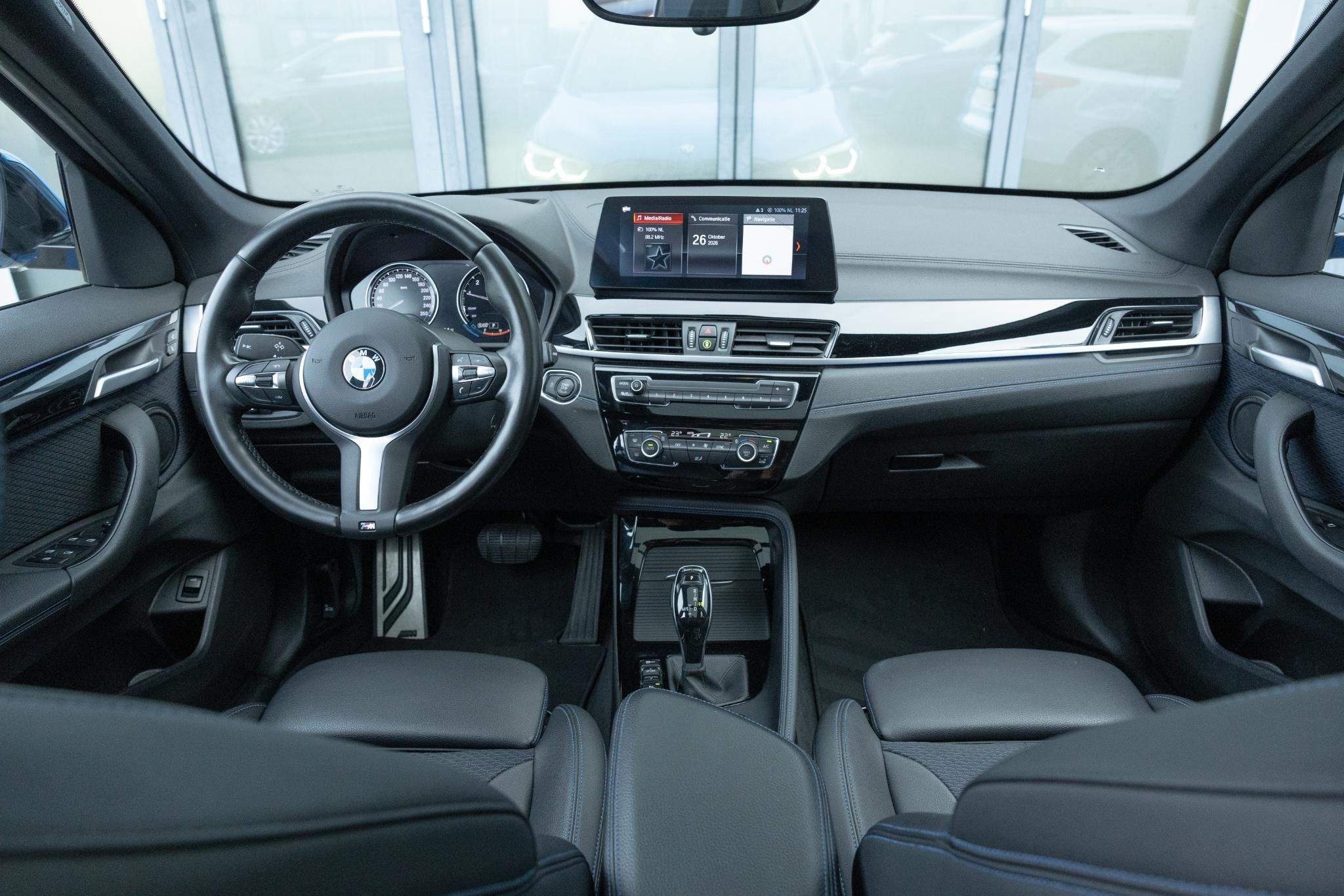BMW X1 sDrive18i Business Edition | M-Sport | Trekhaak | Pan, Auto's, Parkeerassistent, 136 pk, Gebruikt, Blauw