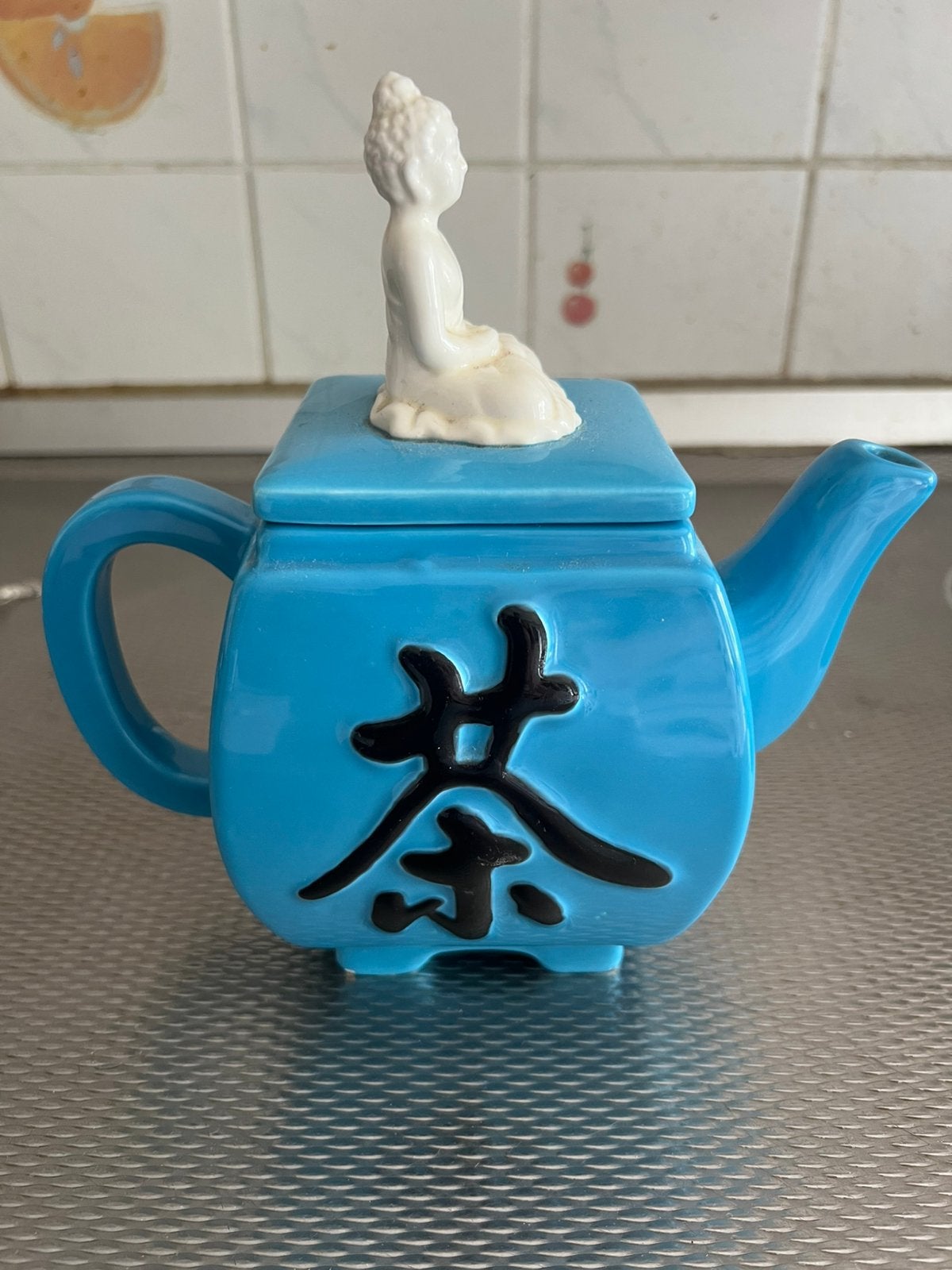 Chinese Theepot met Boedda Keramiek., Keramiek, Ophalen of Verzenden, Zo goed als nieuw, Theepot