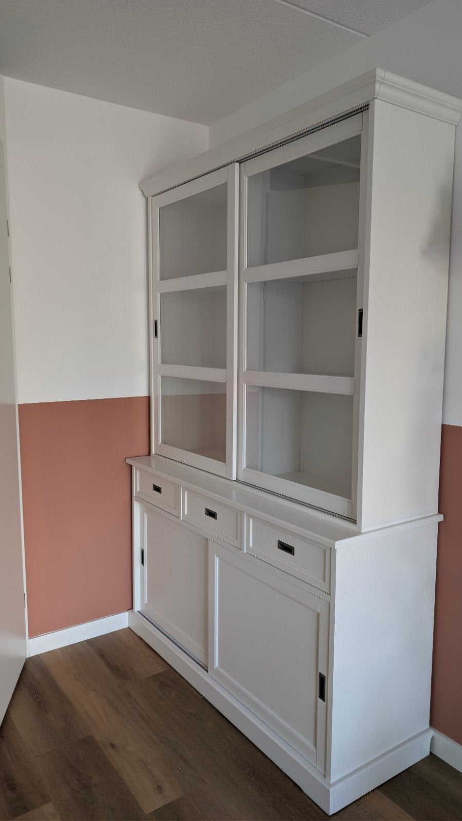 Stijlvolle witte buffetkast met glazen schuifdeuren, Ophalen, Met deur(en), Glas, 150 tot 200 cm