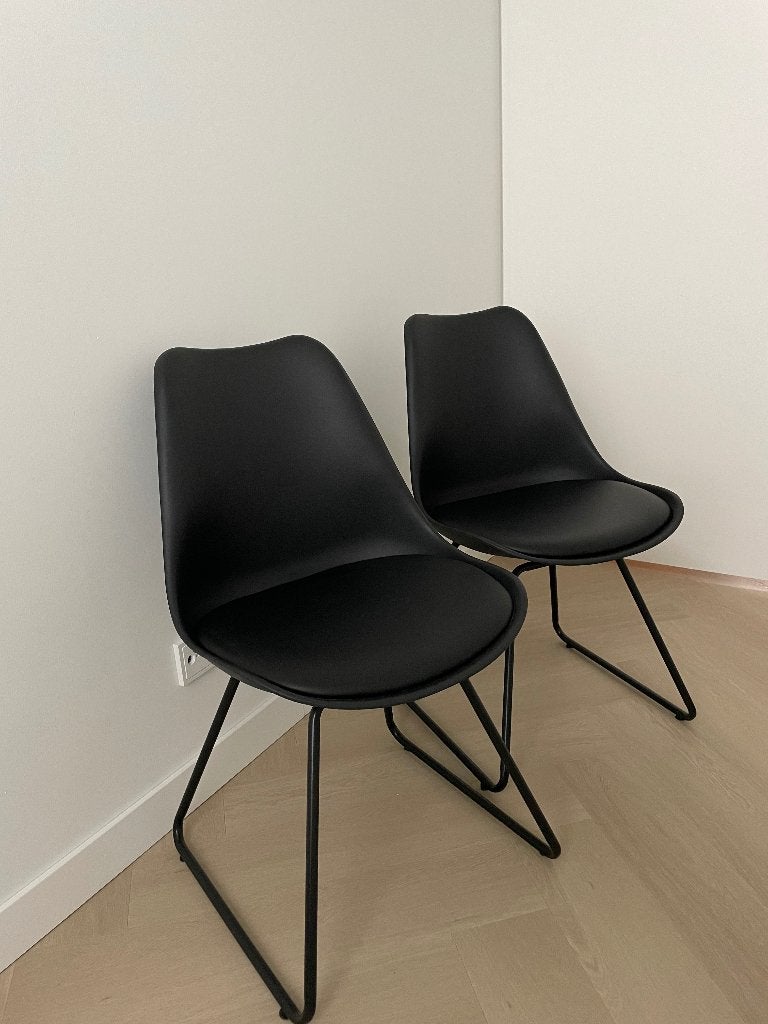 2 Eetkamerstoelen, Ophalen, Zo goed als nieuw, Zwart, Twee