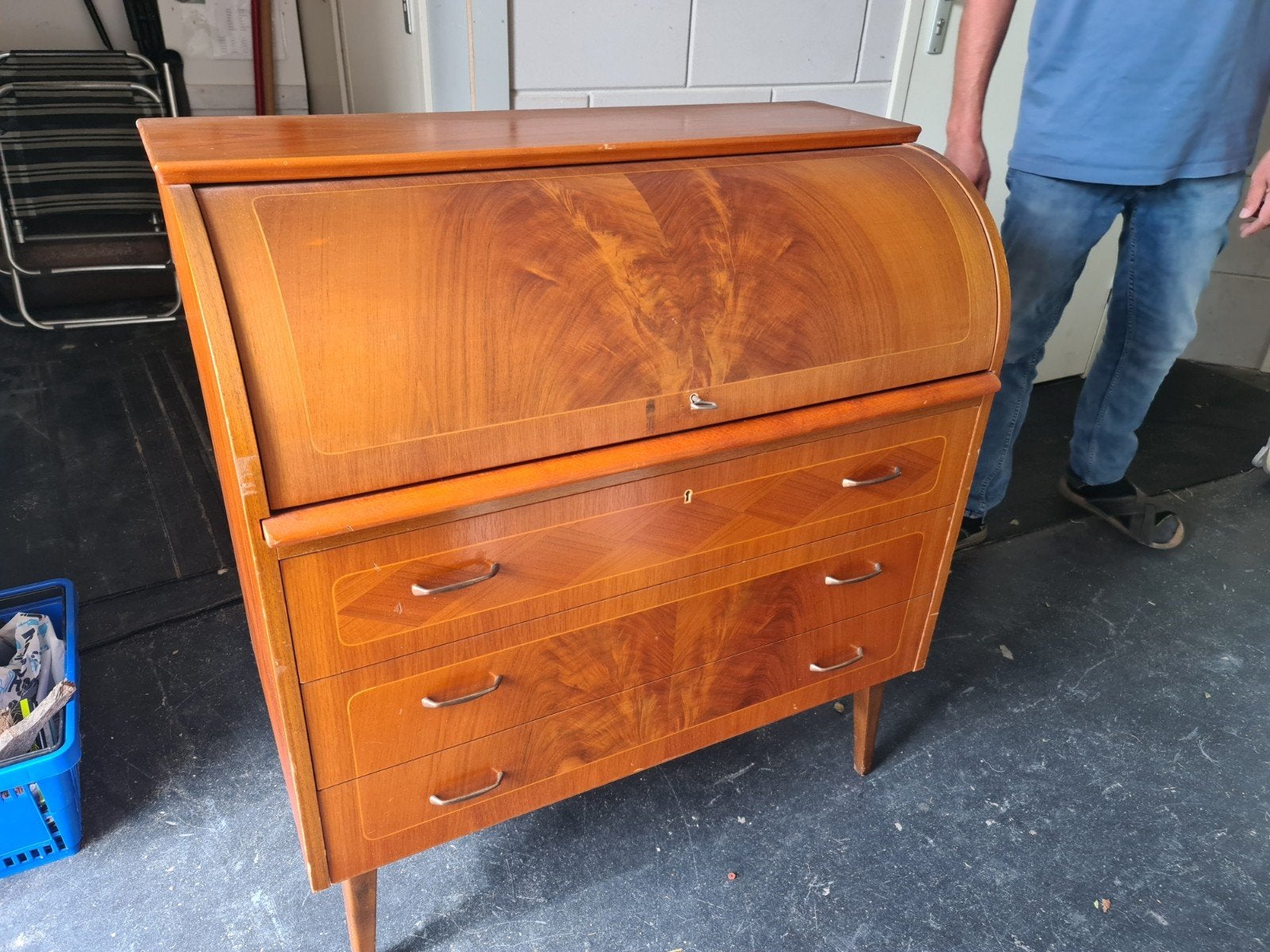 Rolluik secretaire met lades (Egon Ostergaard), Ophalen