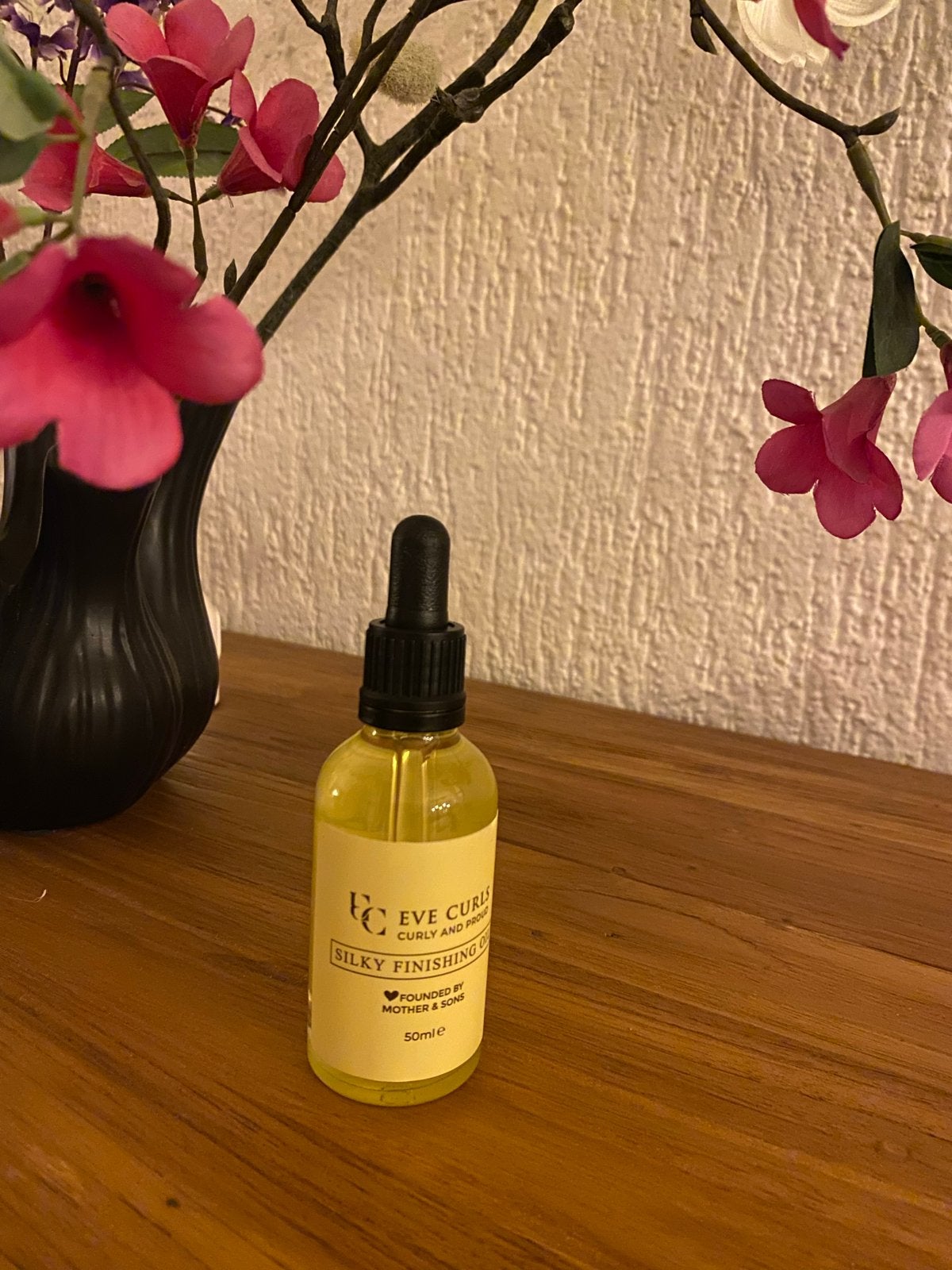 Eve Curls Silky Finishing Oil - 50ml Nieuw!, Ophalen of Verzenden, Nieuw, Haarverzorger of -hersteller