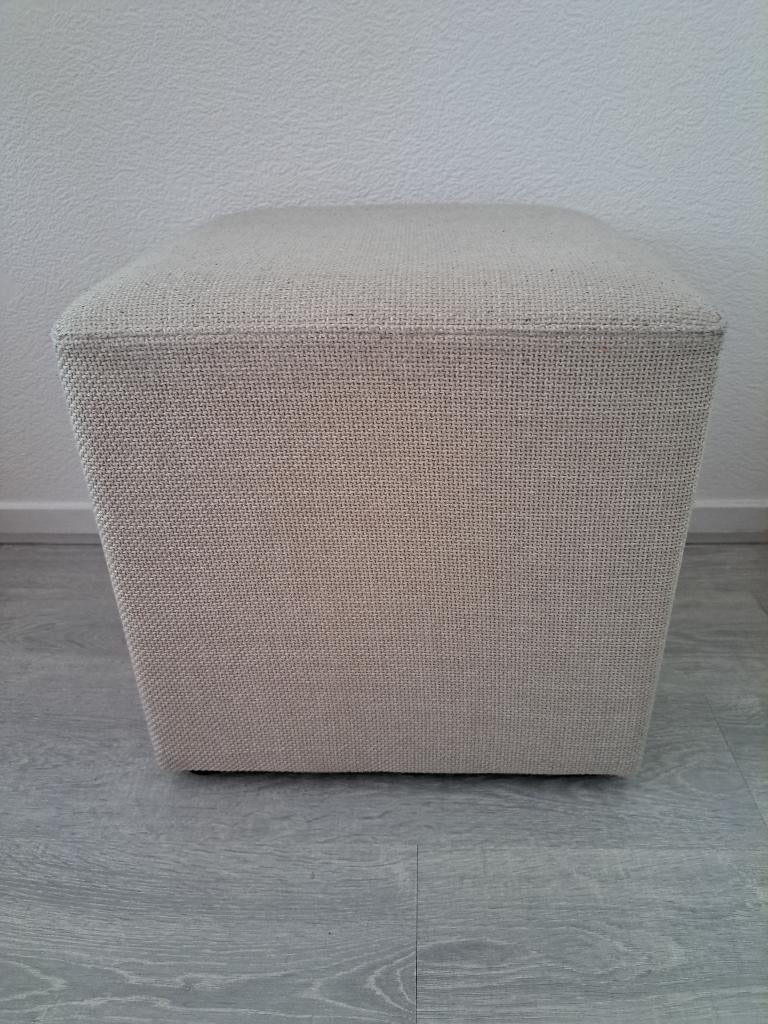 Poef voetenbank beige leenbakker, Ophalen, Minder dan 50 cm, Vierkant, Minder dan 50 cm
