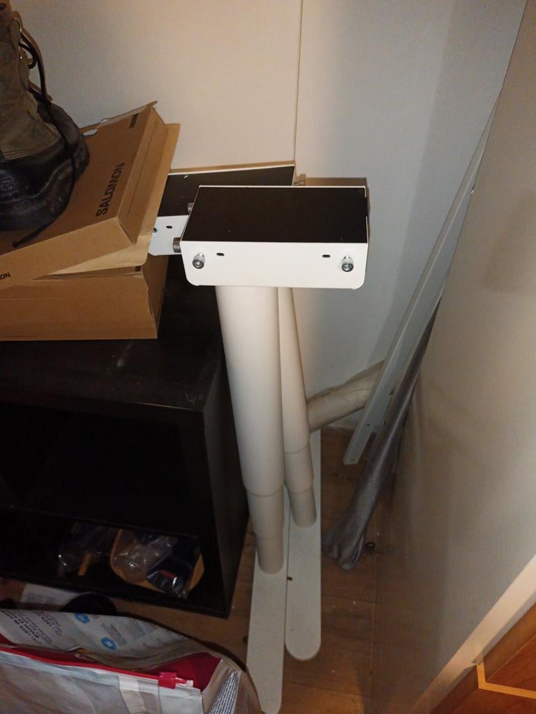 IKEA Bekant bureau - Wit/Lichtbruin - In hoogte verstelbaar, Huis en Inrichting, Ophalen, Gebruikt, Spaanplaat of MDF, In hoogte verstelbaar