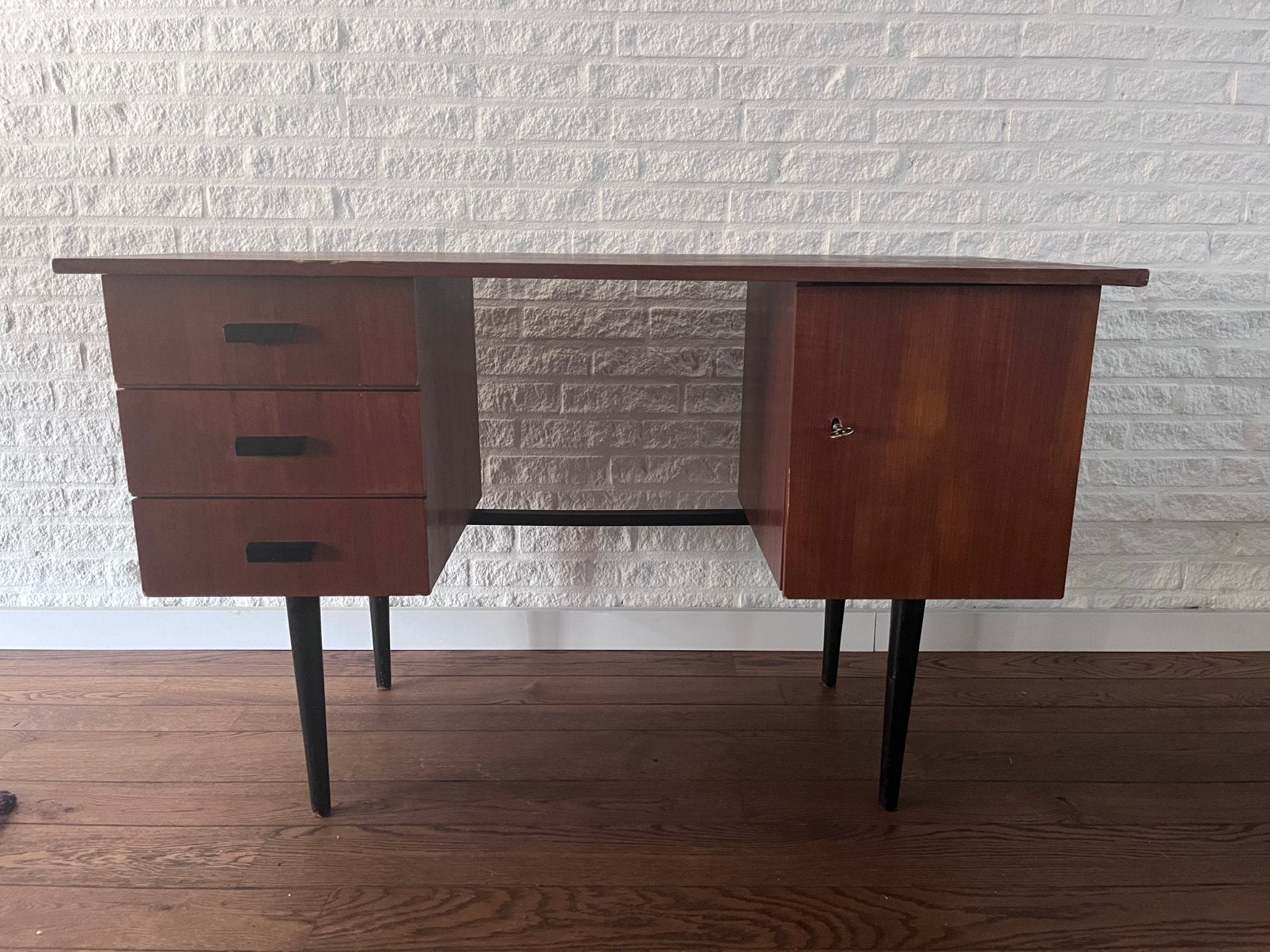 Vintage mid century bureau jaren 60, Ophalen, Hout, Schoolbureau, Zo goed als nieuw