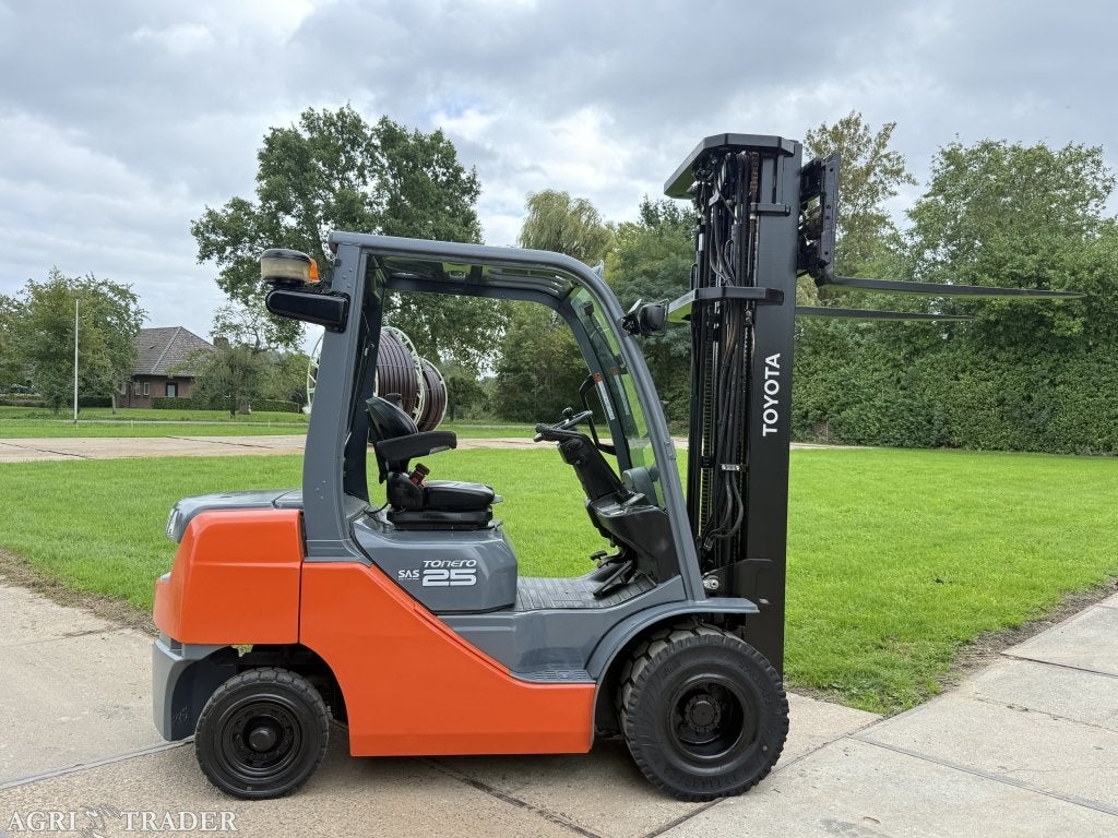 Toyota 2.5 tonner diesel triplex 6M Sideshift vorkversteller, Info@vanbeurdenheftrucks.nl, Diesel, Heftruck, Ophalen of Verzenden