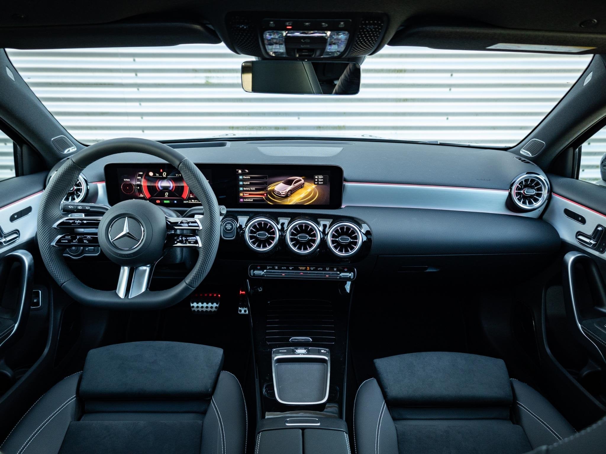 Mercedes-Benz A-Klasse Hatchback 250 e Business Solution AMG, Auto's, Mercedes-Benz, Dealer onderhouden, 4 cilinders, Bedrijf