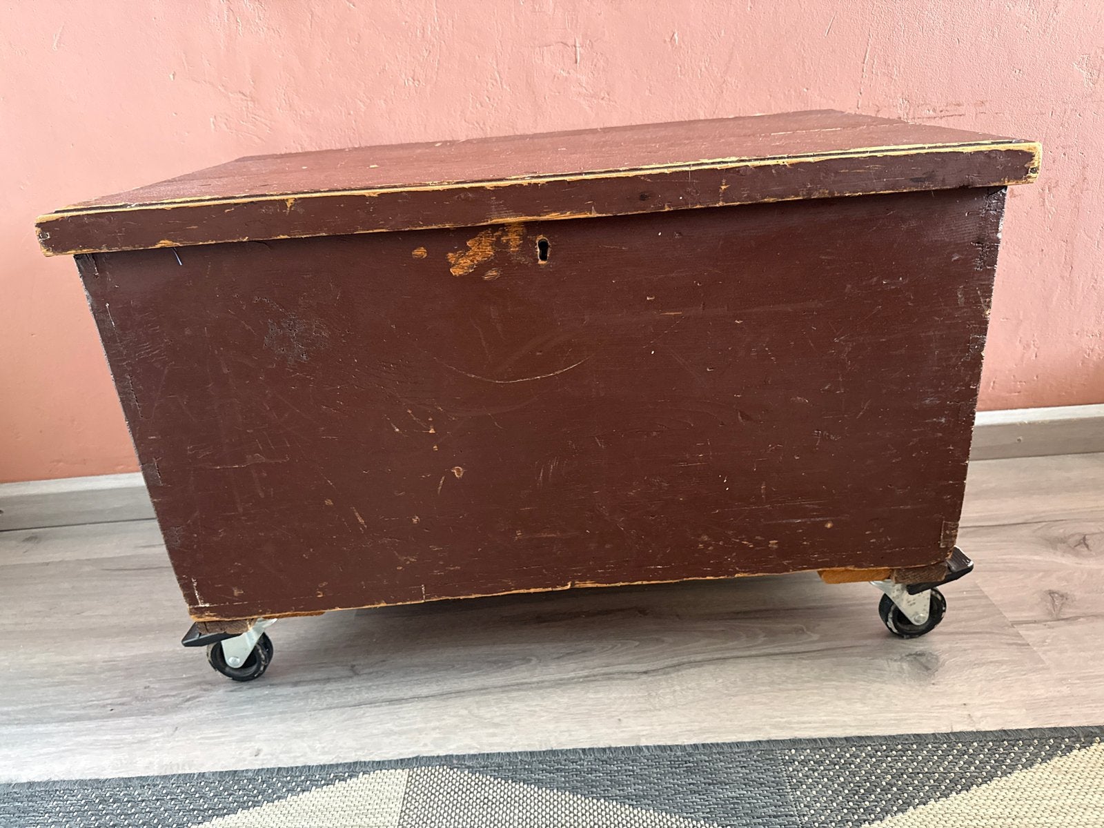 Vintage houten kist op wieltjes - 76x45x51cm, Ophalen, 50 – 75, Gebruikt, Minder dan 50 cm