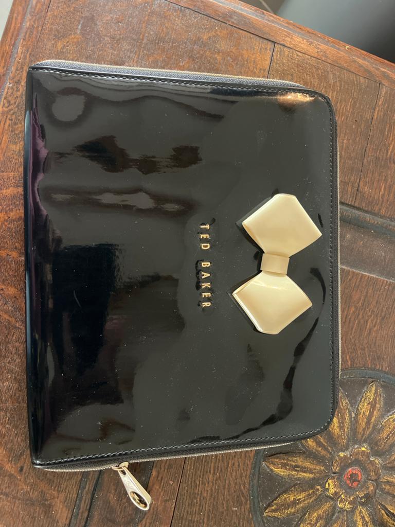 Stijlvol Ted Baker iPad hoesje - Zwart met strik, Ophalen of Verzenden, Zo goed als nieuw, Zwart, Overige modellen
