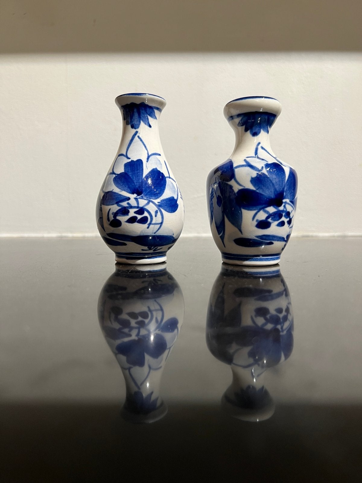 Set van 2 Vintage Delfts Blauw Stijl Mini Vaasjes - 10 cm, Antiek en Kunst, Ophalen of Verzenden