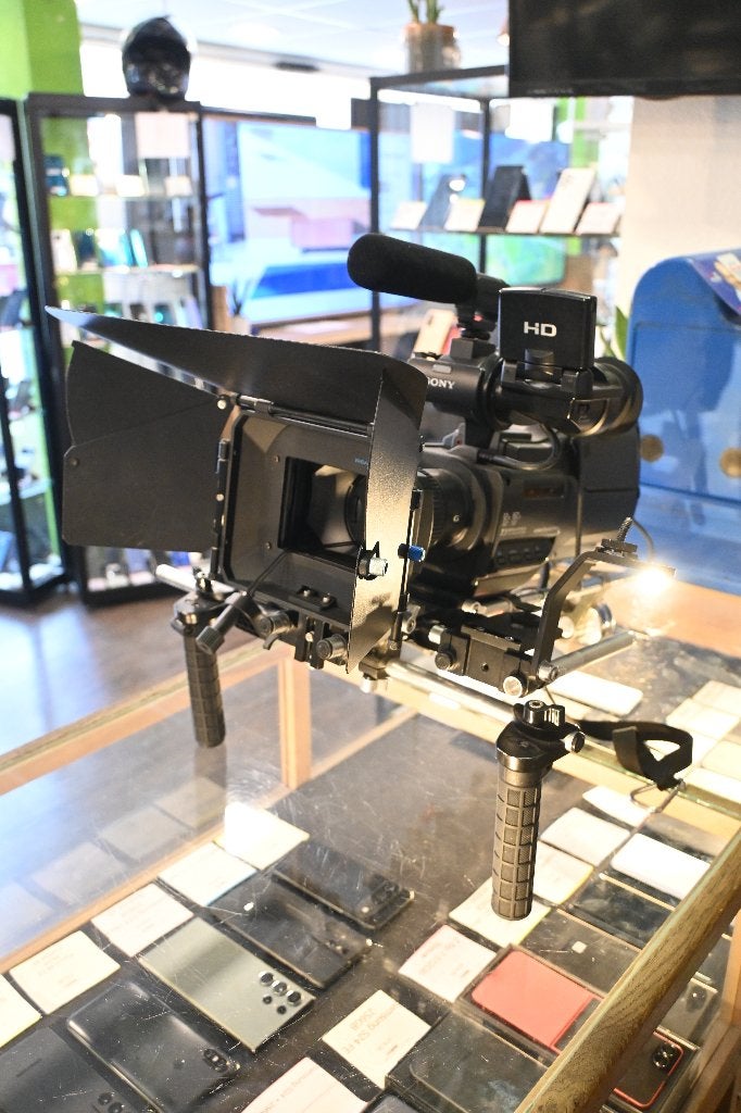 Sony HXR-MC1500 Video Camera + Statief + Tas, 1-7-1 Konan, Minato-ku, Tokyo 108-0075, Japan, Ophalen of Verzenden, 1980 tot heden