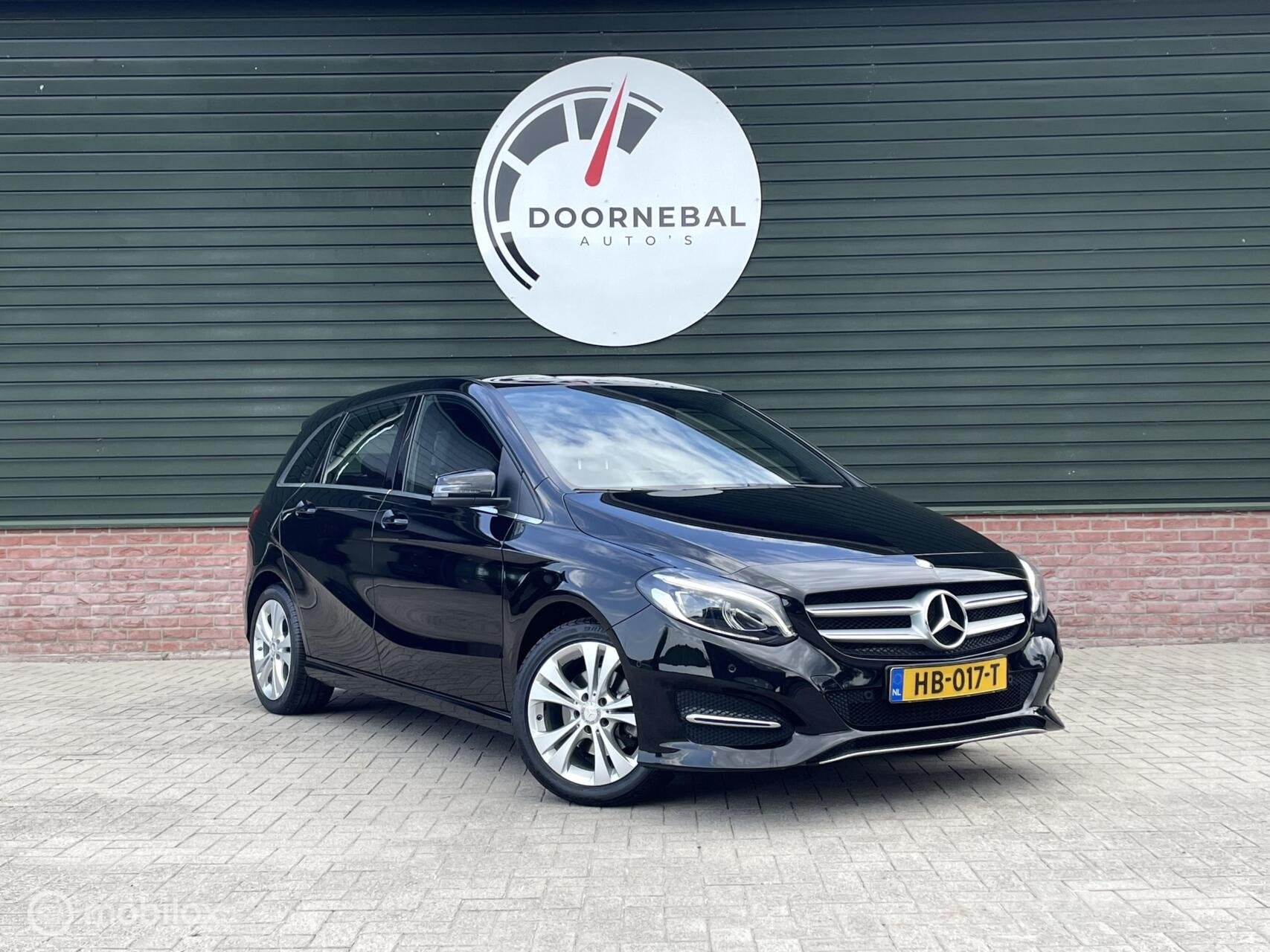 Mercedes B-klasse 180 Ambition / CAMERA / CRUISE / NL AUTO !, Auto's, 1325 kg, Gebruikt, 4 cilinders, Leder en Stof