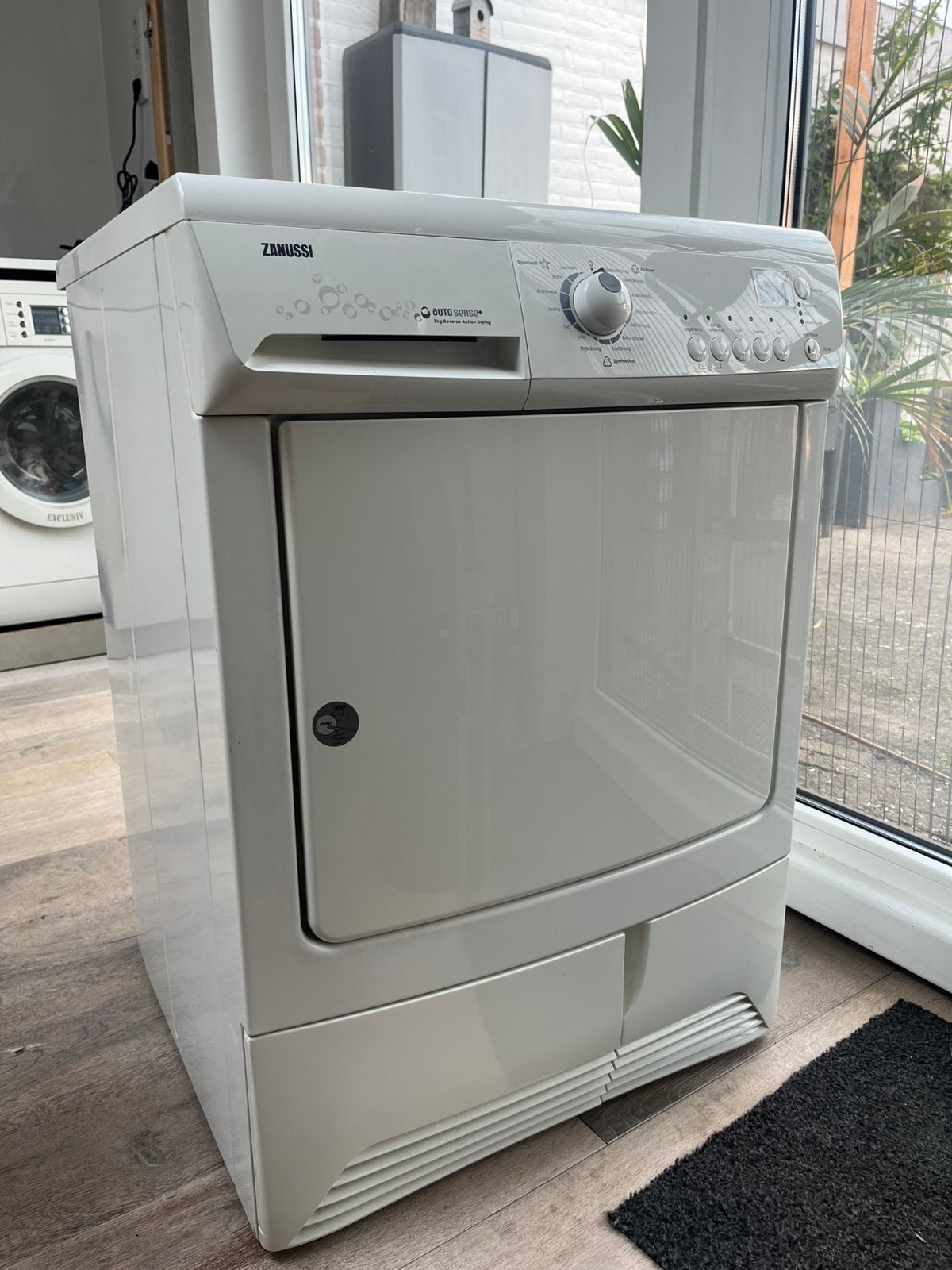 Zeer nette condensdroger Zanussi auto sense+ 7 kg, Ophalen, 6 tot 8 kg, Zo goed als nieuw, Voorlader