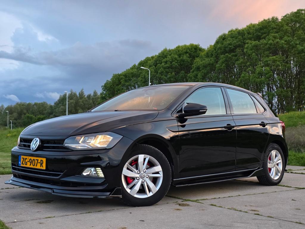 Volkswagen Polo 2019 GTI body kit, Auto's, Voorwielaandrijving, 40 €/maand, Zwart, Zwart