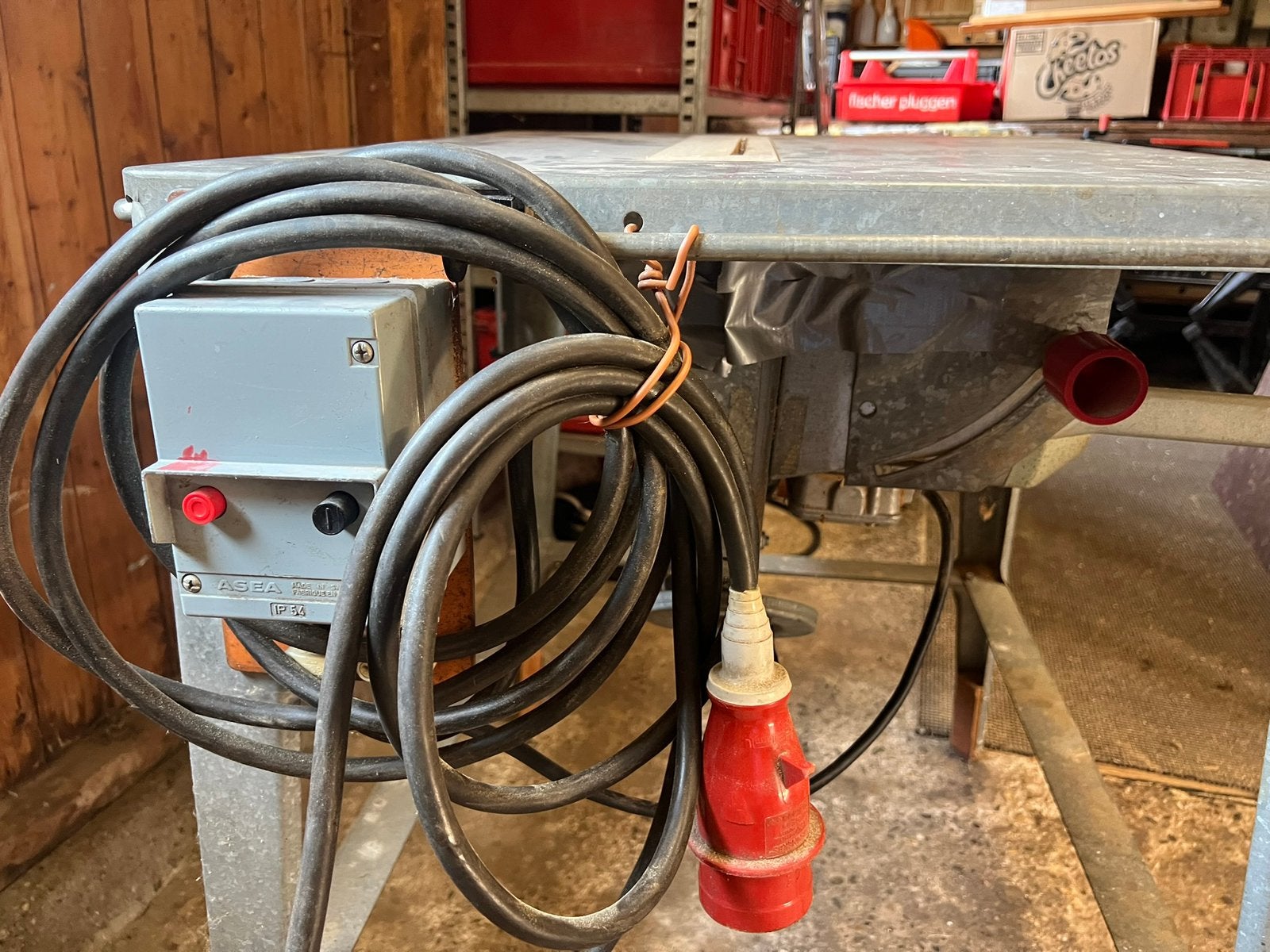 Zaagtafel robuust 380 Volt incl. 2 nieuwe zaagbladen, Doe-het-zelf en Verbouw, Gereedschap | Zaagmachines, Ophalen, Gebruikt, Cirkelzaag