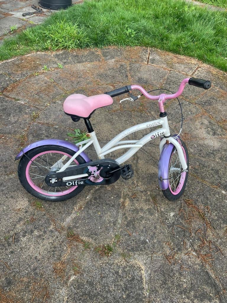 Leuk kinderfietsje wit met paars 16 inch, Fietsen en Brommers, Fietsen | Kinderfietsjes, Ophalen, Gebruikt, 16 tot 20 inch