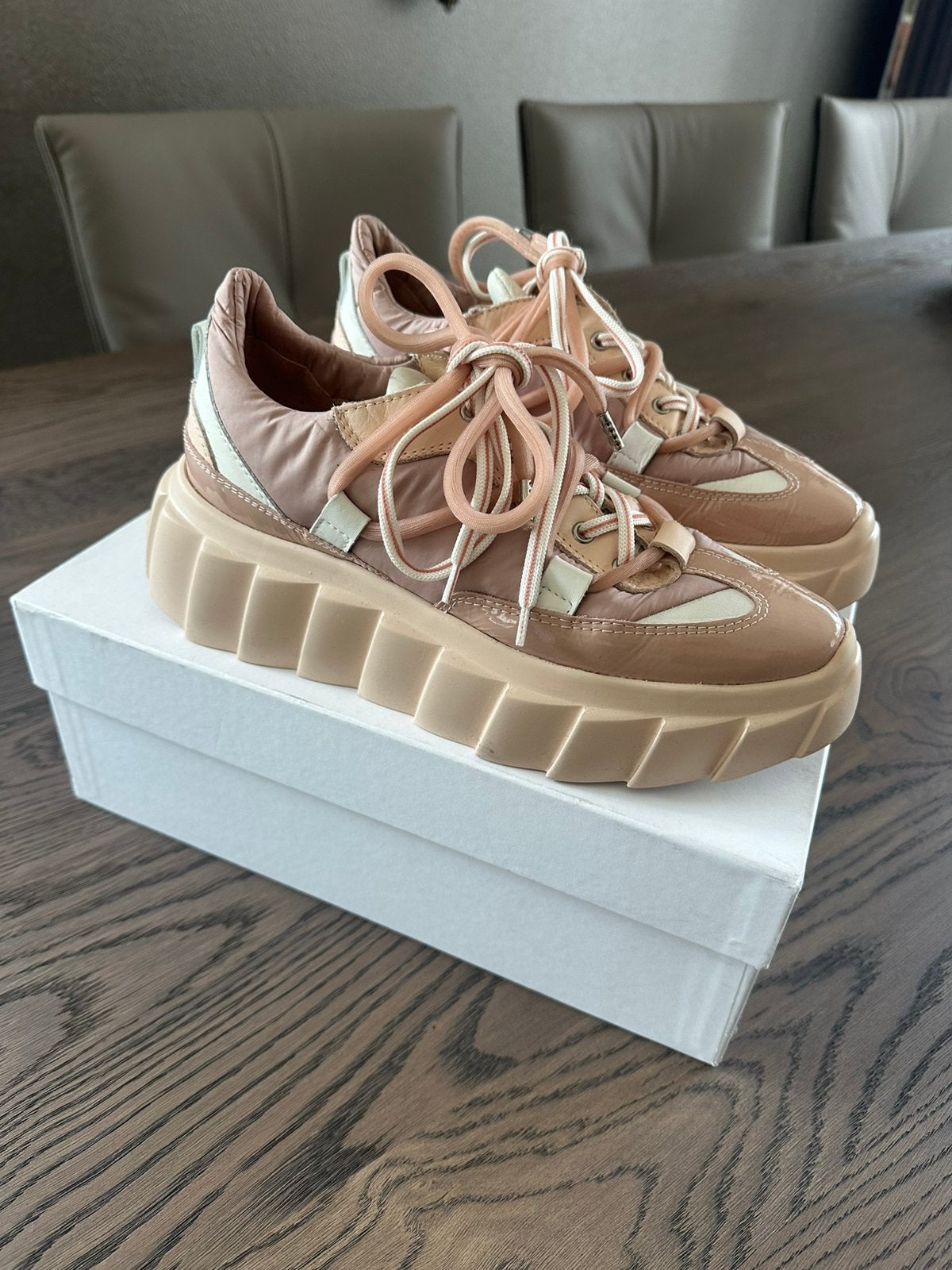 AGL sneakers, Ophalen, Zo goed als nieuw, Sneakers of Gympen