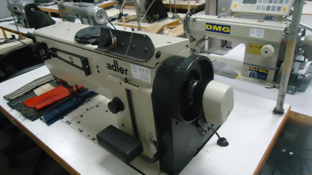 Industrie Naaimachine Adler 3 Voudig Transport Kettingsteek
