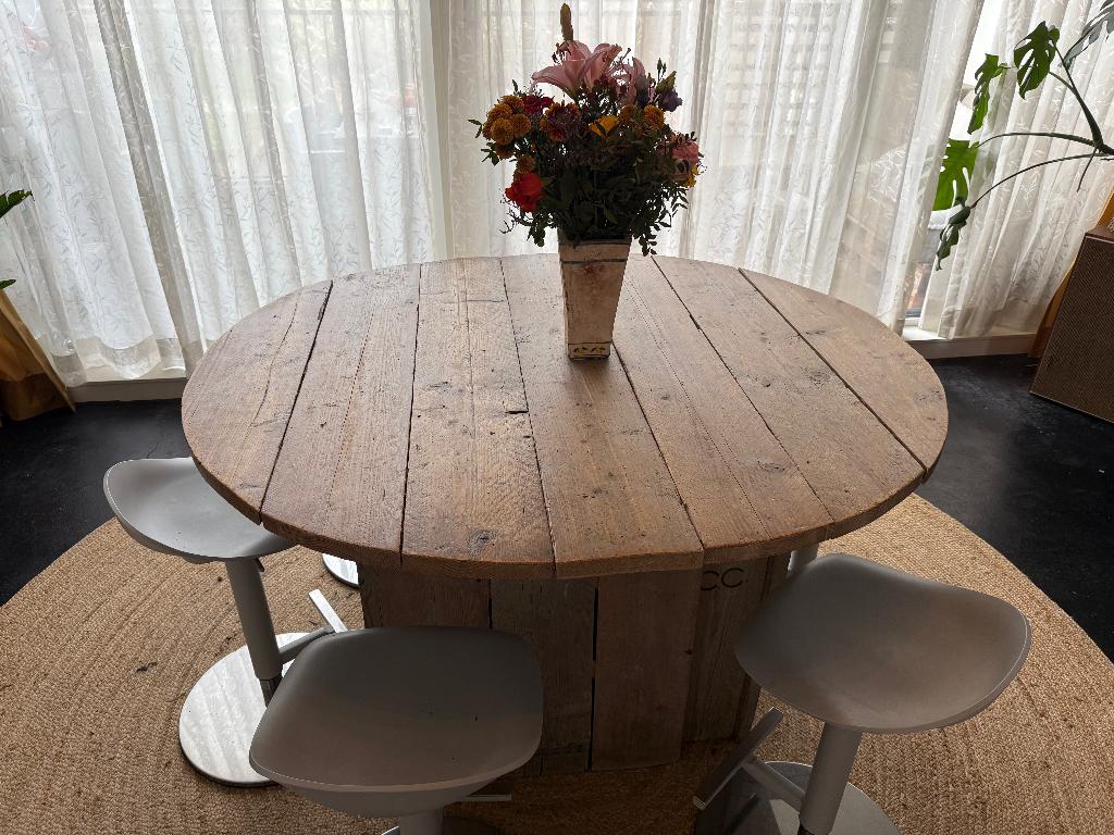Ronde vergrijsde bartafel "Corvus Corax", Ophalen, In hoogte verstelbaar, Zo goed als nieuw
