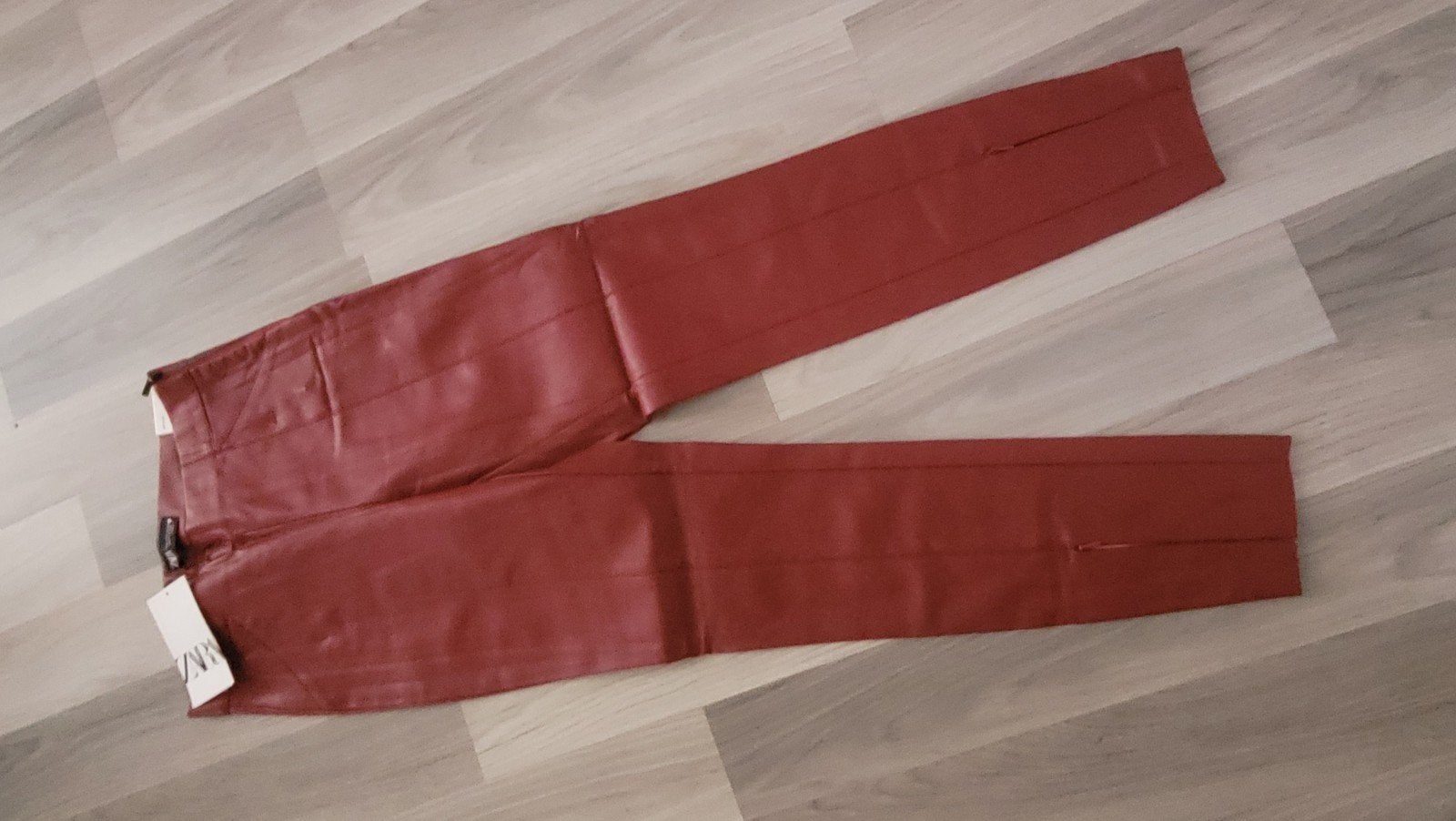 Zara rode faux leren broek - Nieuw met kaartje, Zara, Nieuw, Ophalen of Verzenden, Maat 36 (S)