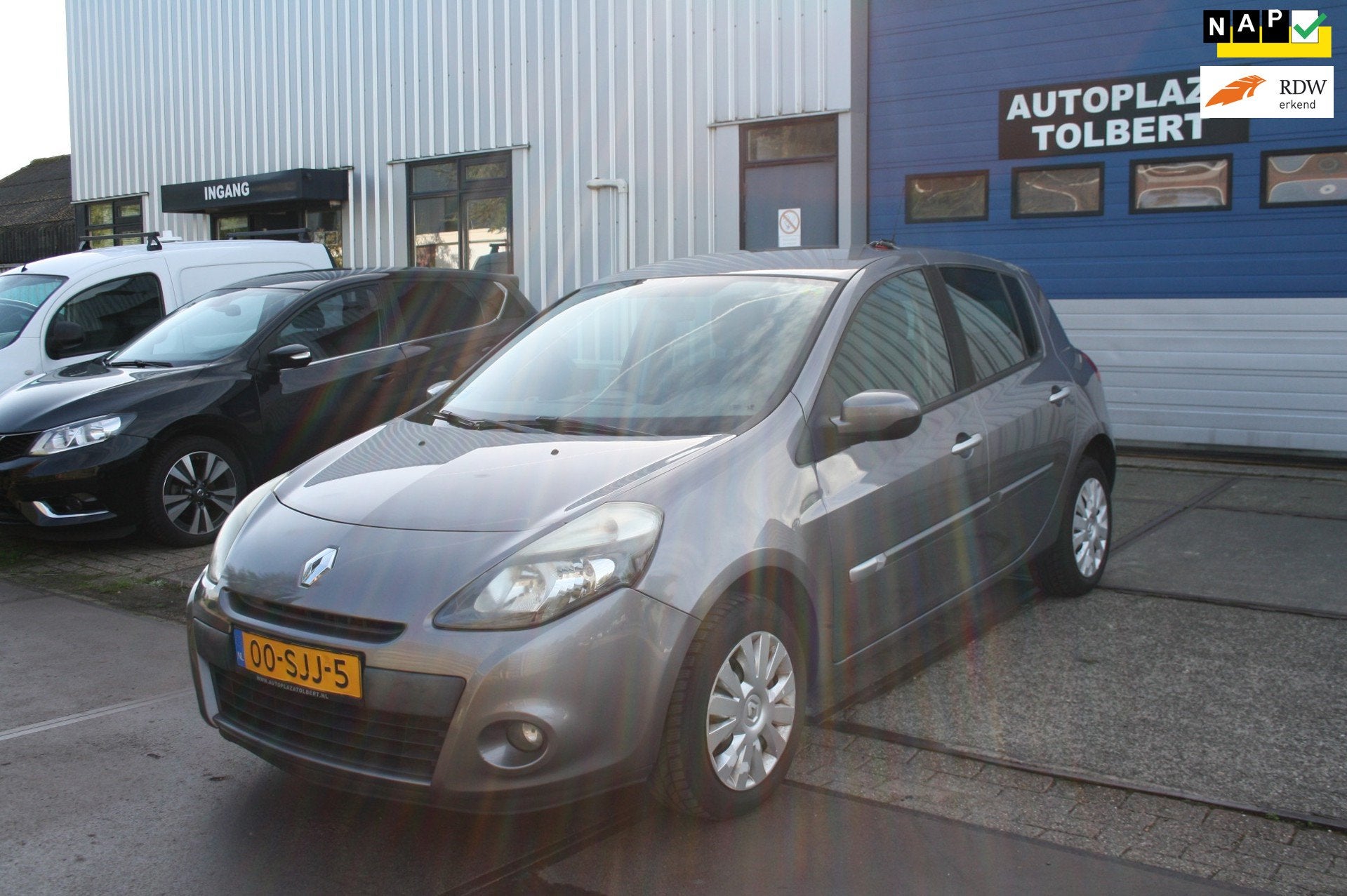 Renault Clio 1.2 Authentique *BJ'11*AIRCO*NW-APK*, Auto's, Voorwielaandrijving, Euro 5, Gebruikt, Zwart