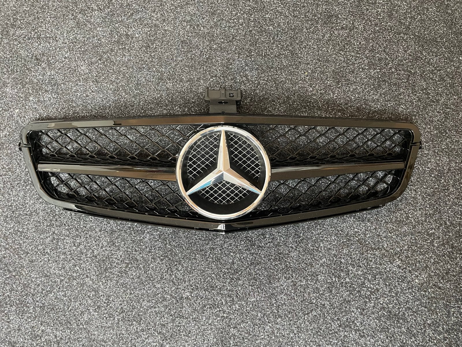 AMG Grill Mercedes C-klasse W204 zwart, Gebruikt, Voor, Mercedes-Benz, Ophalen of Verzenden